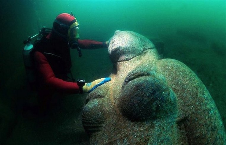 Lost Egyptian City Discovered Beneath The Sea After 1,200 Years 
